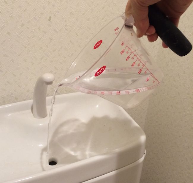 トイレの黒カビの予防は重曹とクエン酸でタンクの中を磨くのがベスト 井戸端会議で花咲かせ